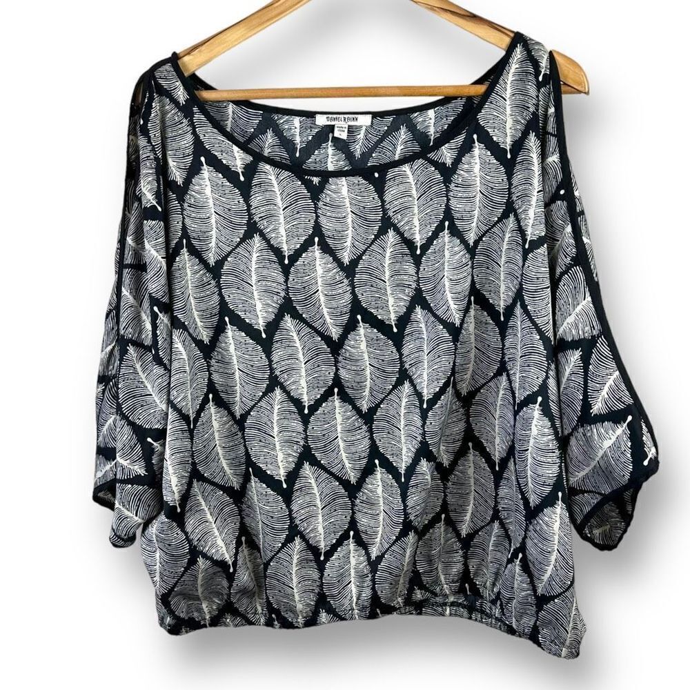 Daniel Rainn black and‎ cream feather print crop blouse size L